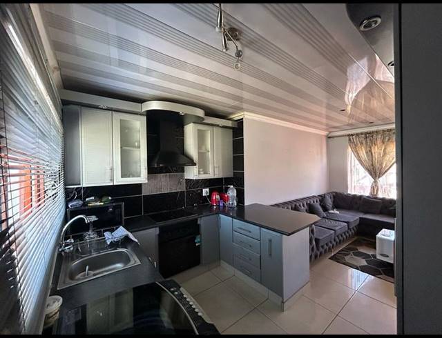 2 BEDROOM COMPLEX FOR SALE IN MONDEOR